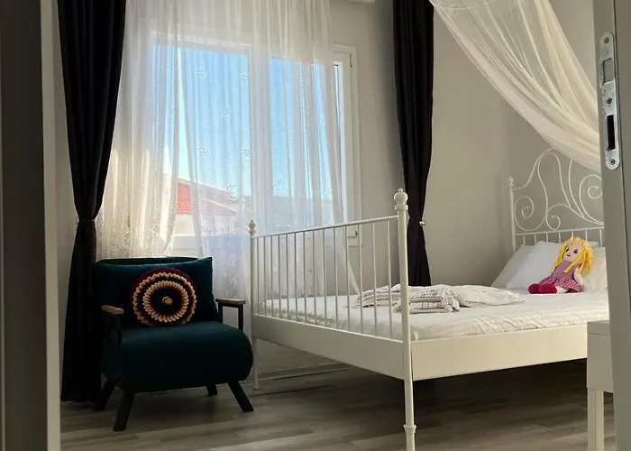 With Private Pool In Alacati فيلة