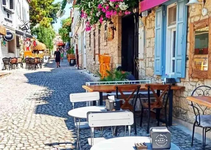 With Private Pool In Alacati فيلة *