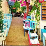 With Private Pool In Alacati וילה