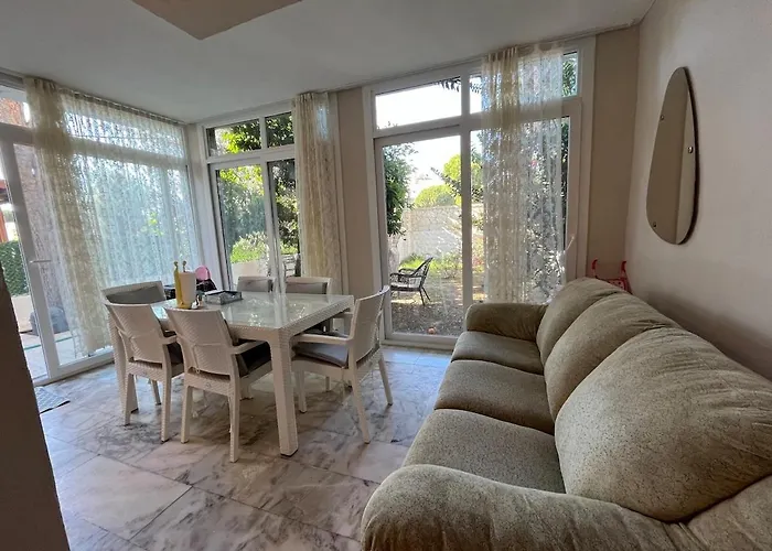 Villa With Private Pool In Alaçatı *